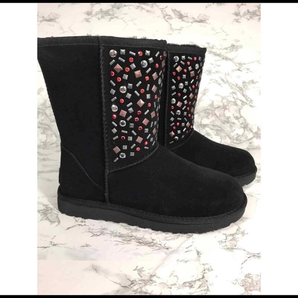 NIB UGG Woman's Classic Shorts Stud ll Boots SZ 7. - Picture 8 of 11